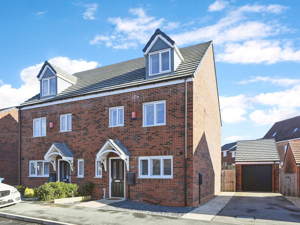 4 bed semidetached house for sale in Elka Road, Ilkeston, Derbyshire