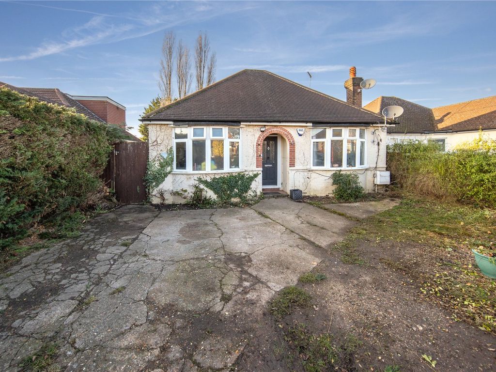 3 bed bungalow for sale in Ryecroft Way, Luton, Bedfordshire LU2, £