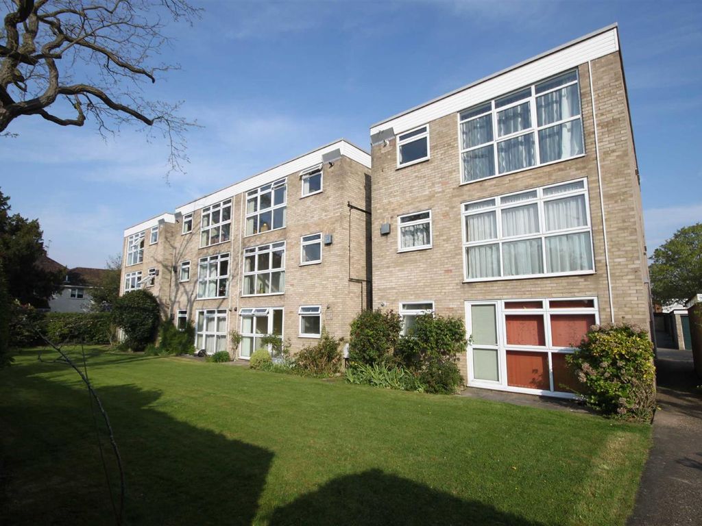2 bed flat to rent in Berrylands, Milton Road, Cambridge CB4, £1,375