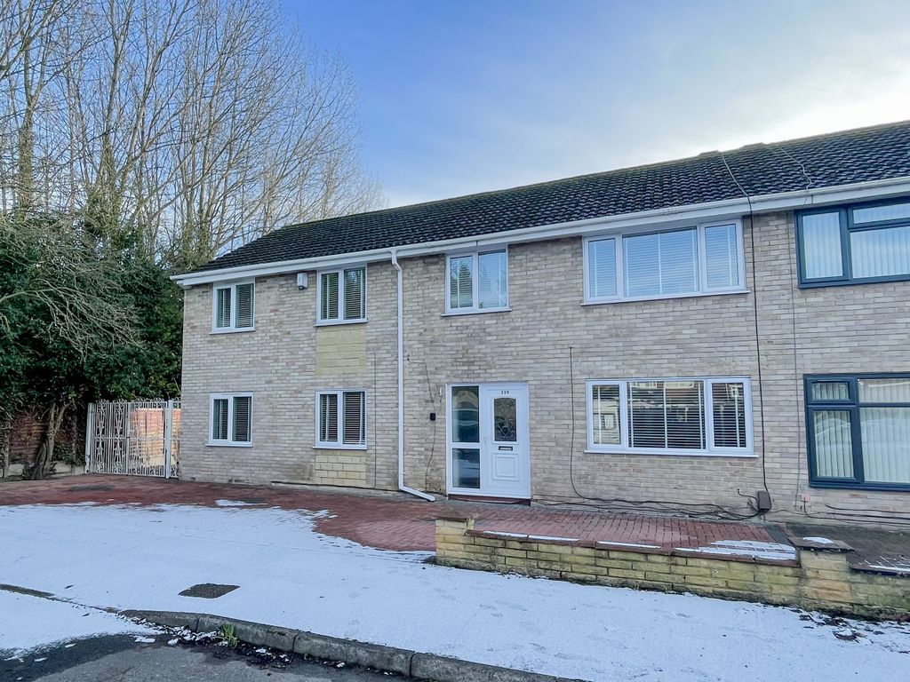 5 bed semidetached house for sale in Moorside Crescent, Sinfin, Derby