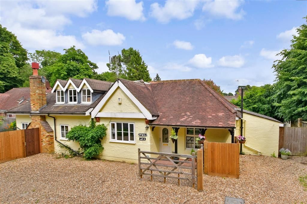 5 bed bungalow for sale in Copleigh Drive, Kingswood, Tadworth, Surrey