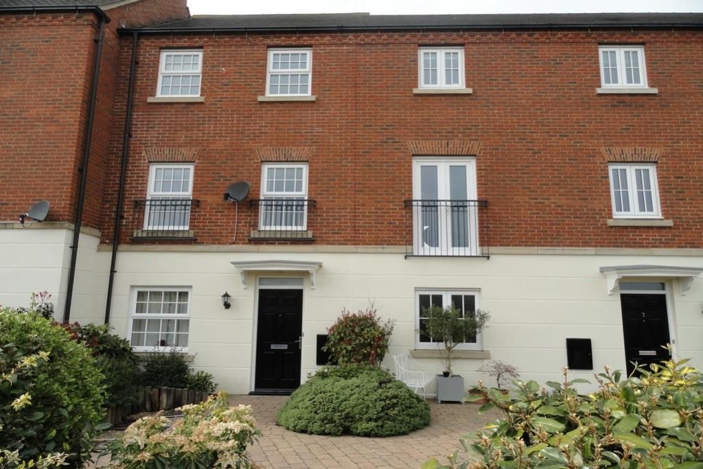 4 bed town house to rent in Harlow Crescent, Oxley Park, Milton Keynes