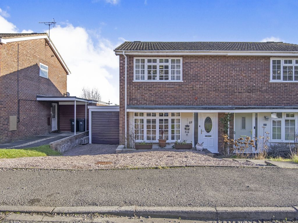 3 bed semidetached house for sale in Walnut Crescent, Malvern WR14