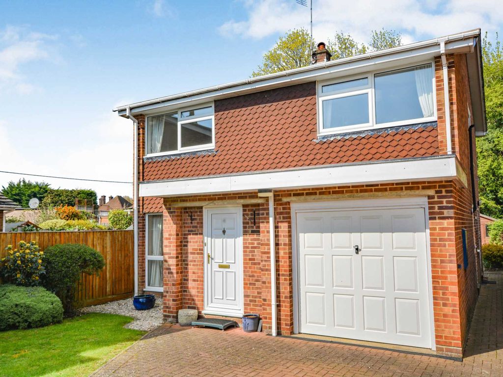 4 bed detached house for sale in Ely Close, Lincoln Park, Amersham HP7