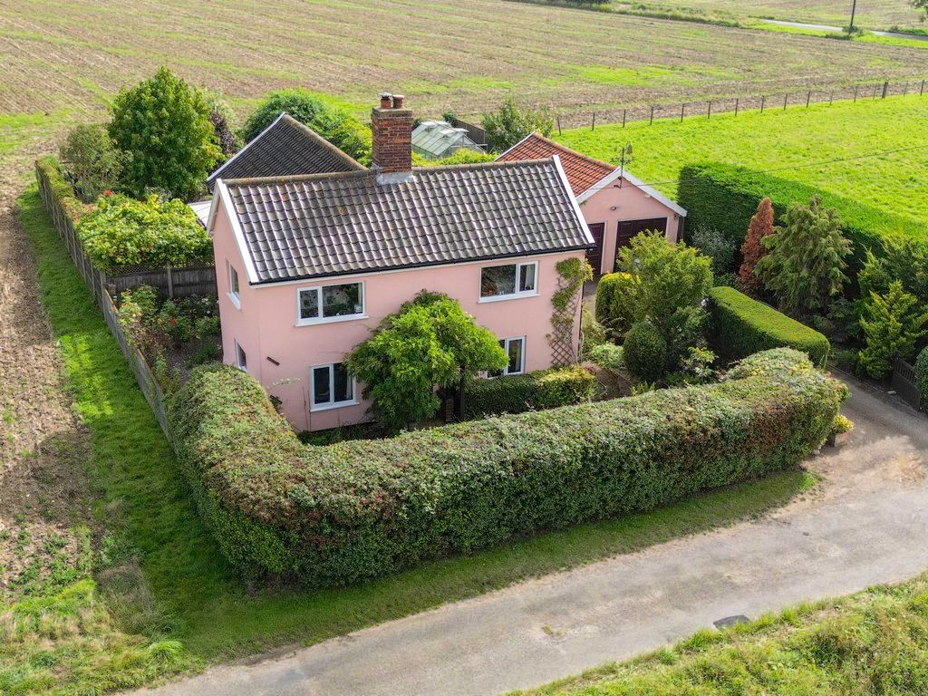 3 bed detached house for sale in Back Lane, Burston, Diss IP22, £425,000 Zoopla