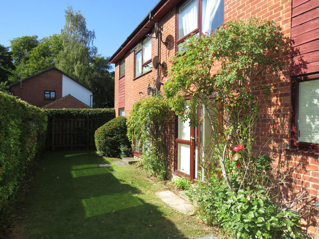 2 bed to rent in Brookfield Close, Chineham, Basingstoke