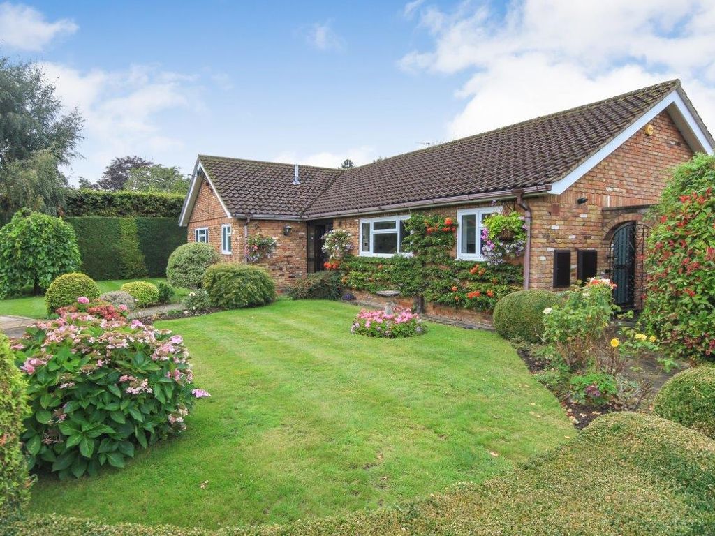 3 bed bungalow for sale in Hatching Green Close, Harpenden AL5, £