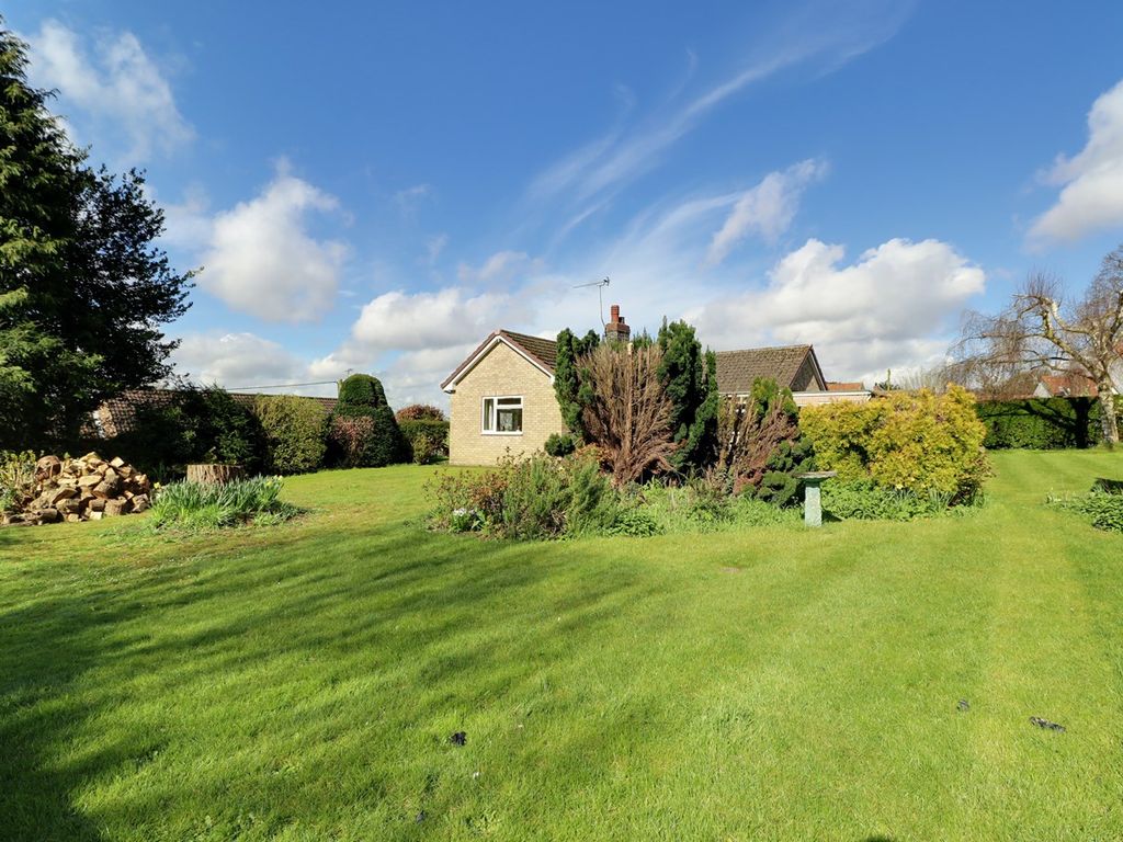 3 bed bungalow for sale in Church Lane, Bonby DN20, £350,000 Zoopla