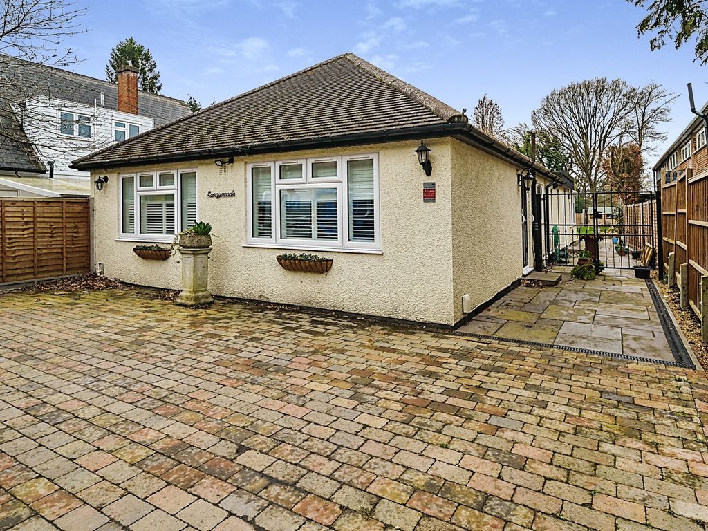 4 bed detached bungalow for sale in Great North Road, North Mymms, Hatfield AL9, £650,000 Zoopla