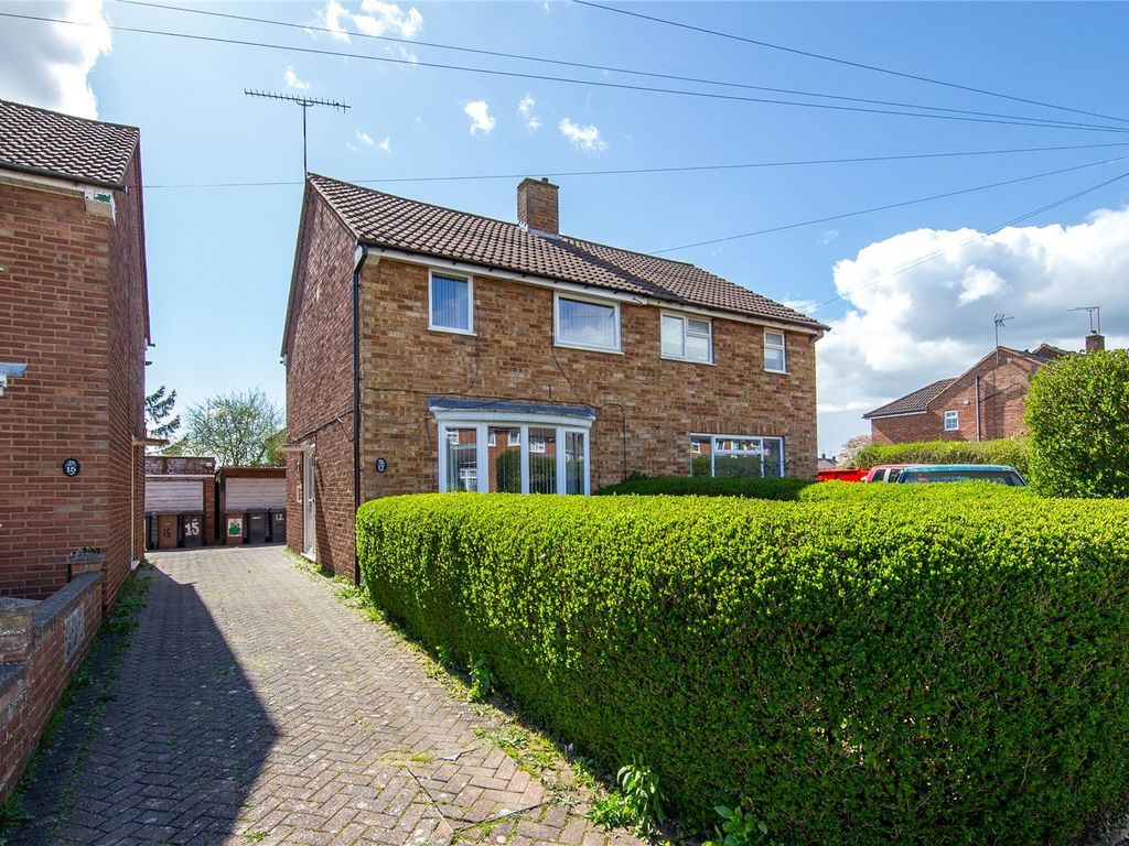 2 bed semidetached house for sale in Blackthorn Drive, Luton