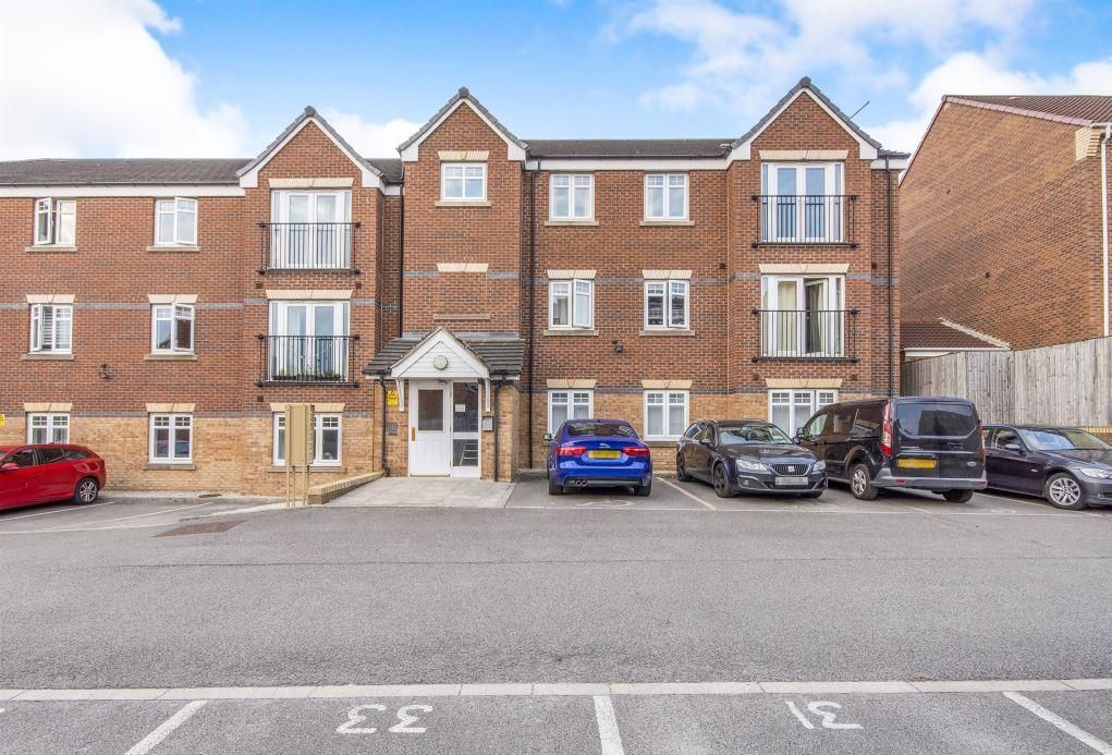 2 bed flat to rent in Bellflower Close, Whitwood, Castleford WF10, £775