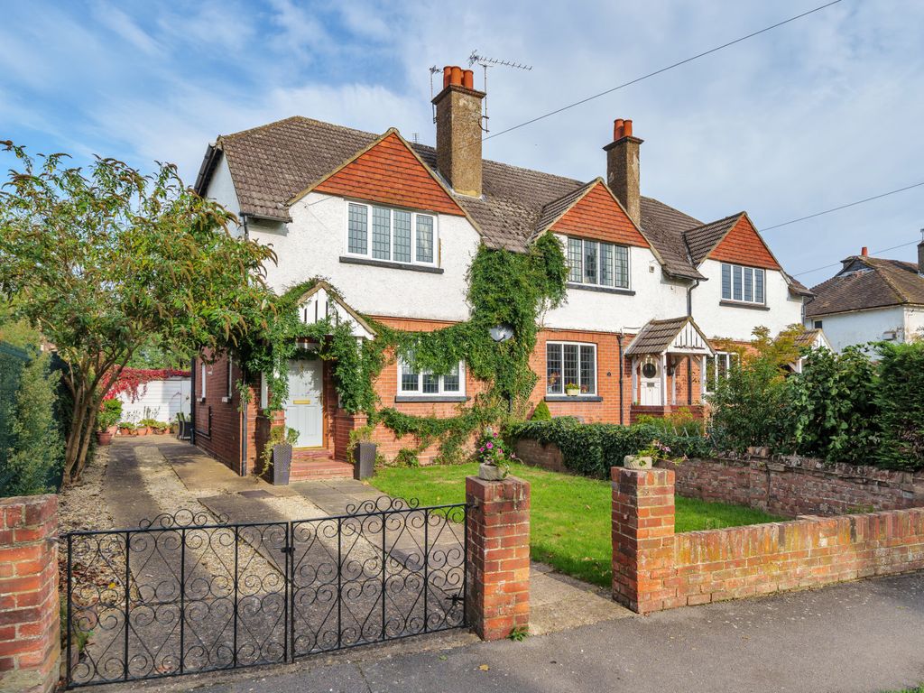 2 bed end terrace house for sale in Old Farm Road, Guildford, Surrey
