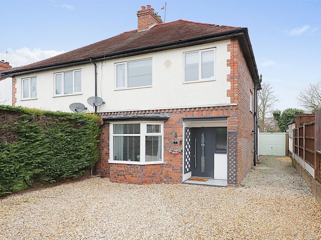 3 bed semidetached house for sale in Elm Dale Road, Penn