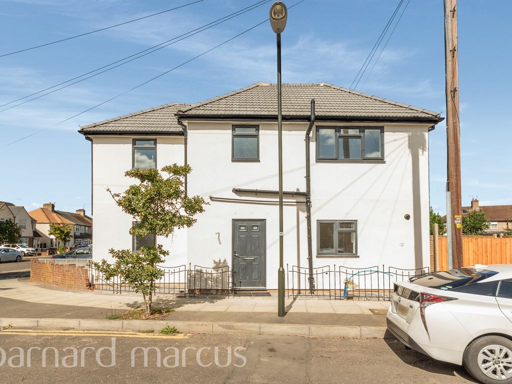 3 bed end terrace house for sale in Sherwood Park Road, Mitcham CR4, £