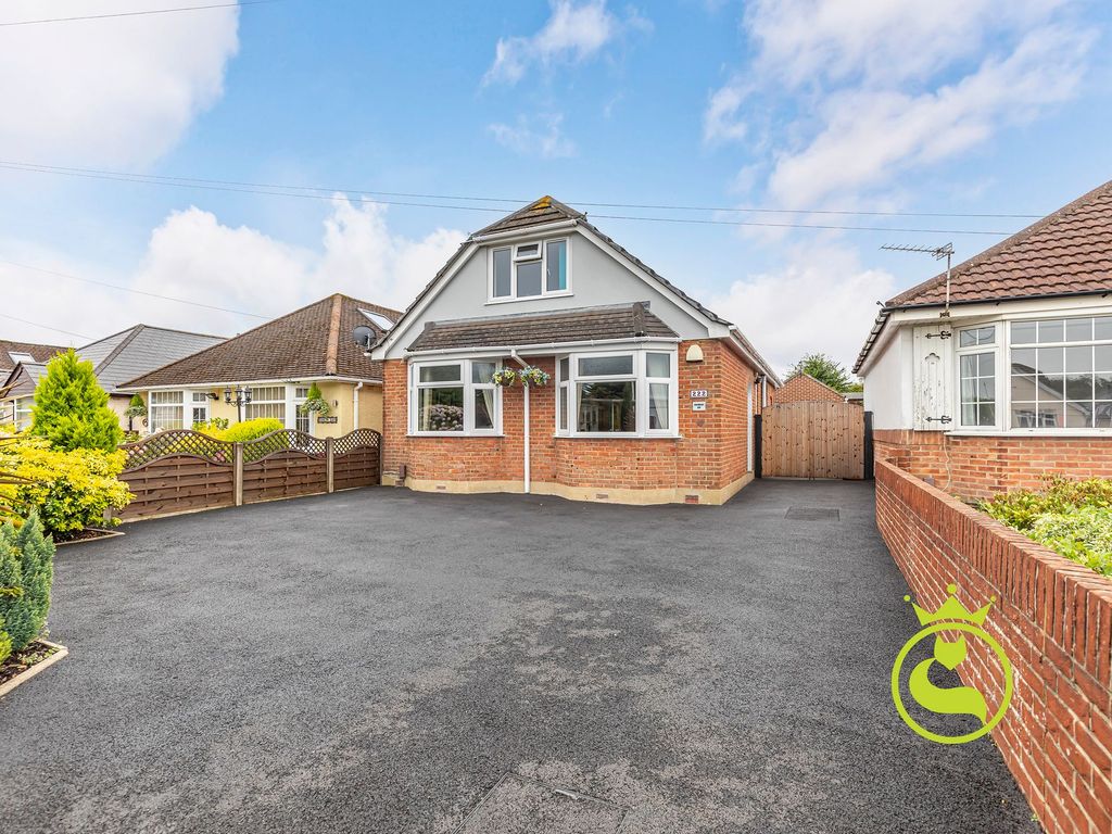 3 bed detached bungalow for sale in Herbert Avenue, Poole BH12, £