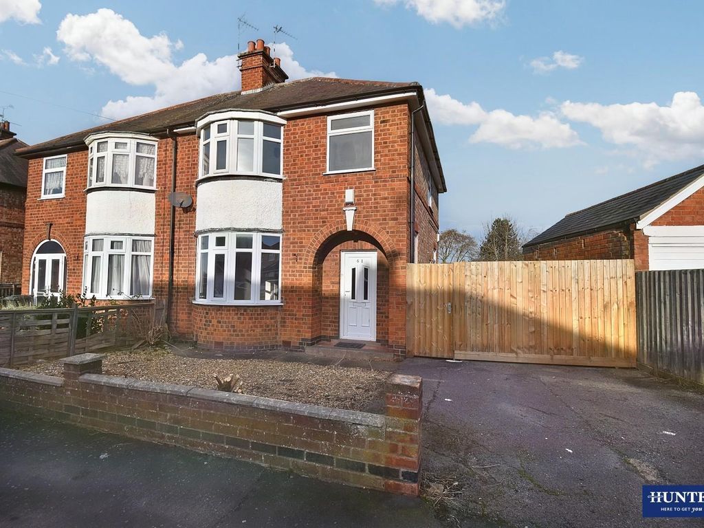 3 bed semidetached house for sale in Roehampton Drive, Wigston LE18, £