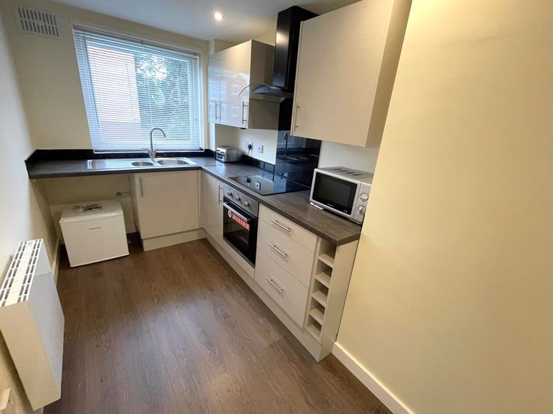 1 bed flat to rent in Cholmondeley Road, Salford M6, £825 pcm Zoopla