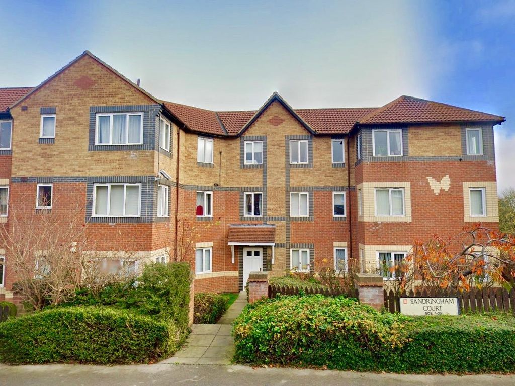 2 bed flat to rent in Sandringham Court, Sheriffs Close, Felling