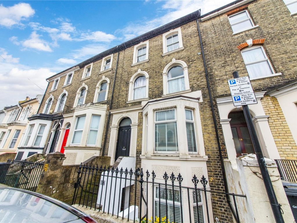 2 bed flat to rent in Cobham Street, Gravesend DA11, £1,250 pcm Zoopla