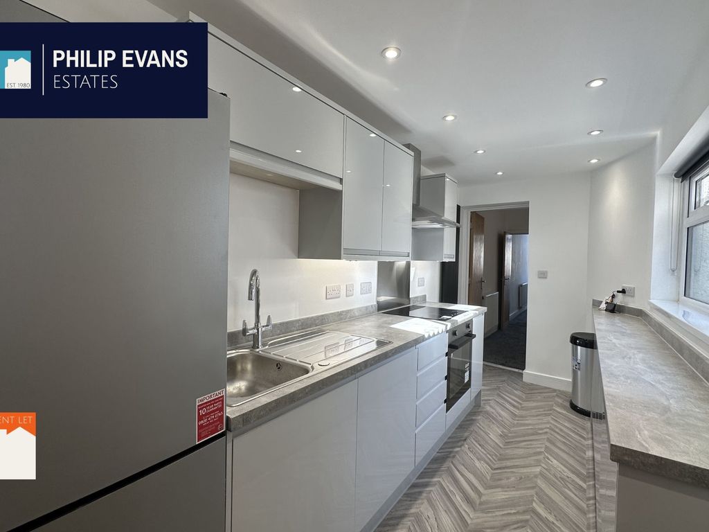 3 bed end terrace house to rent in St Davids Place, Mill Street