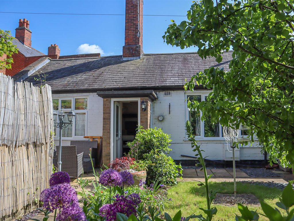 2 bed semidetached bungalow for sale in Penn Street, Oakham LE15 Zoopla