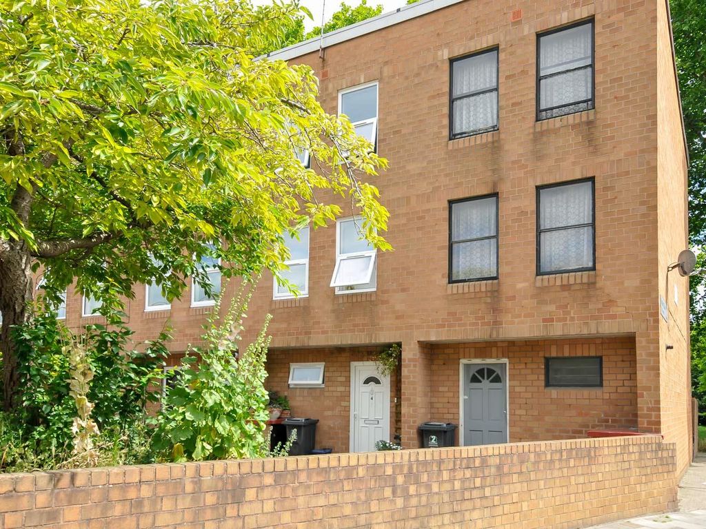 Smalley Close, London N16  