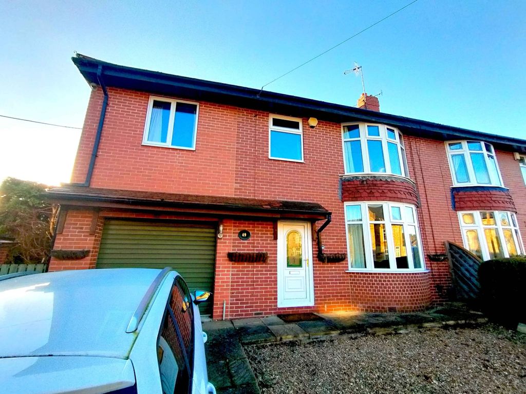 4 bed semidetached house for sale in Fitzwilliam Street, Elsecar