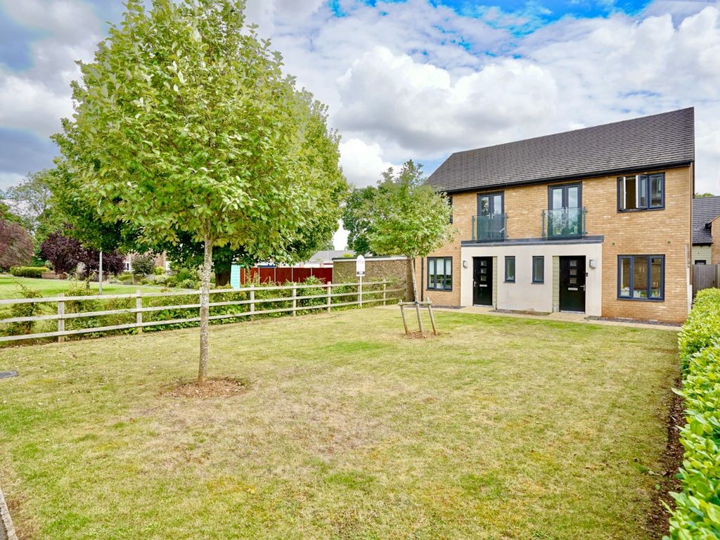 2 bed semidetached house for sale in Dandby Close, Little Paxton, St