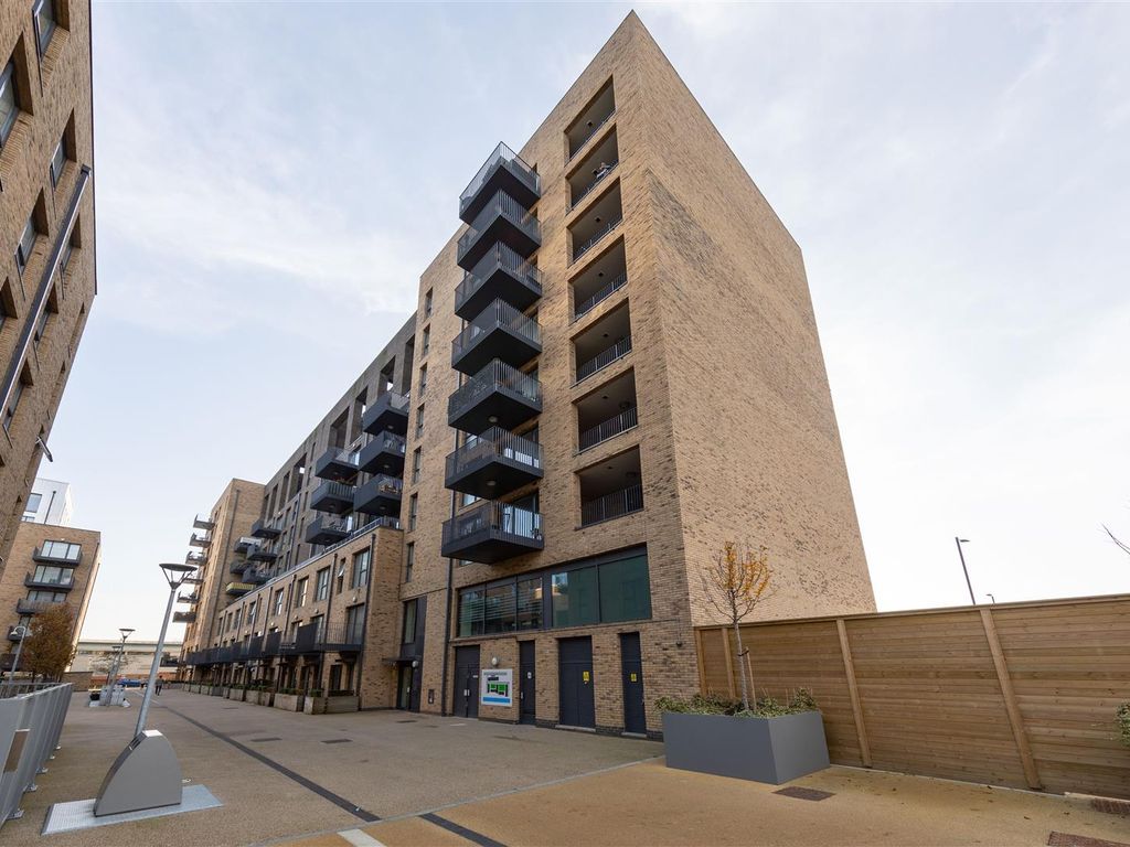 4 bed to rent in Drapers Almshouses, Rainhill Way, London E3