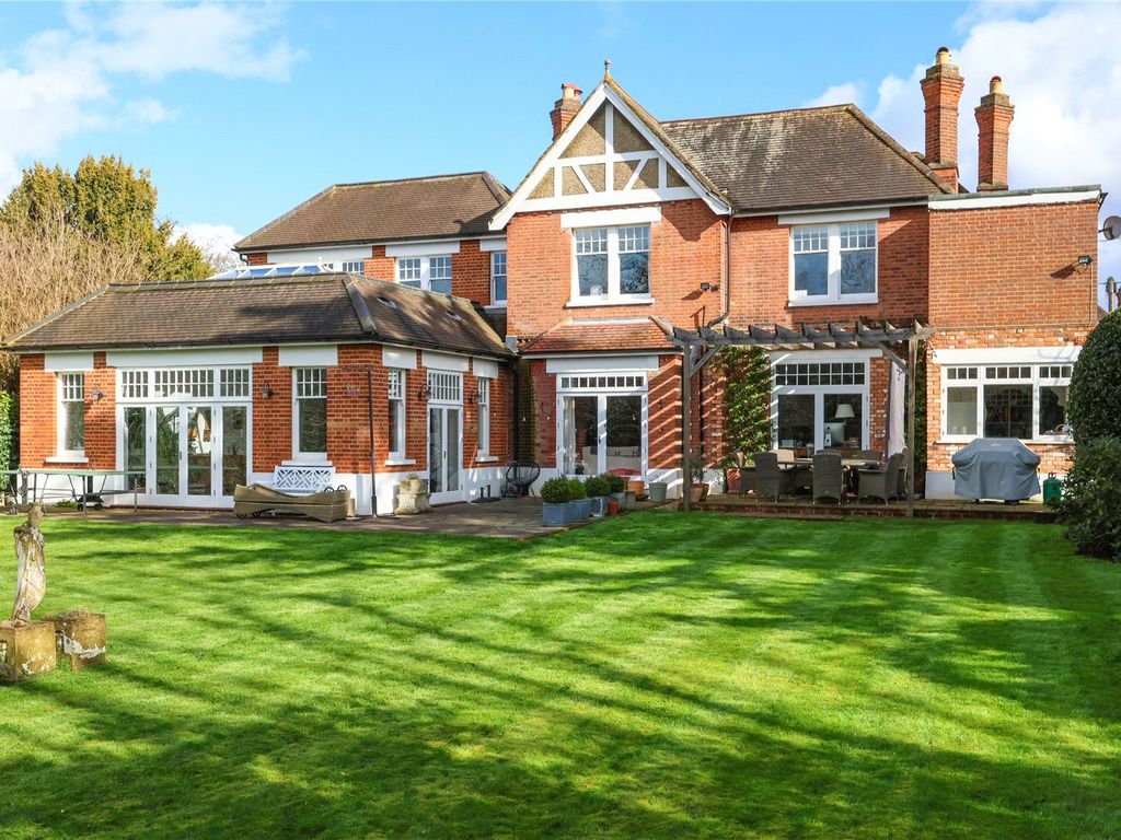 6 bed detached house to rent in Spencer Road, East Molesey, Surrey KT8