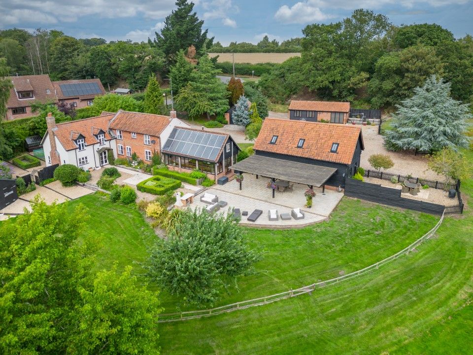 4 bed detached house for sale in Aldeby Road, Haddiscoe, Norwich NR14