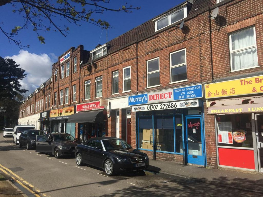 4 bed flat to rent in Harpsfield Broadway, Hatfield, Herts AL10 Zoopla