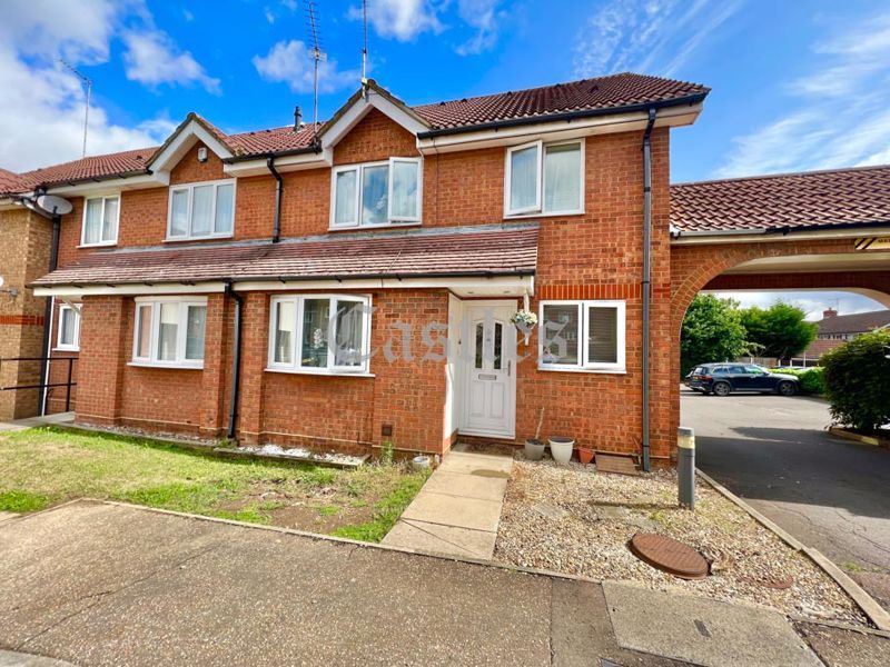 2 bed end terrace house for sale in Eagle Close, Waltham Abbey, Essex