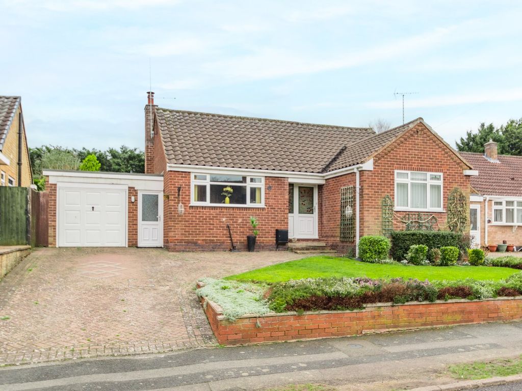 2 bed bungalow for sale in Tennyson Road, Headless Cross, Redditch