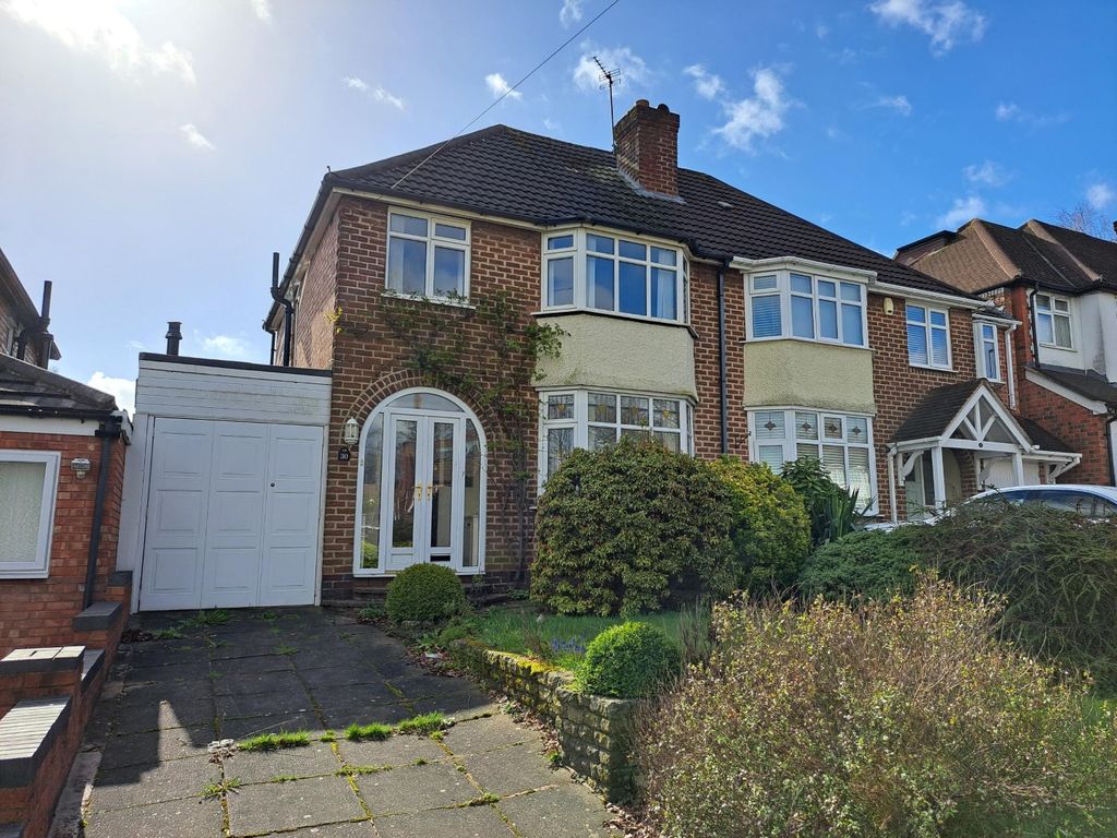 3 bed semidetached house for sale in Banners Gate Road, Sutton
