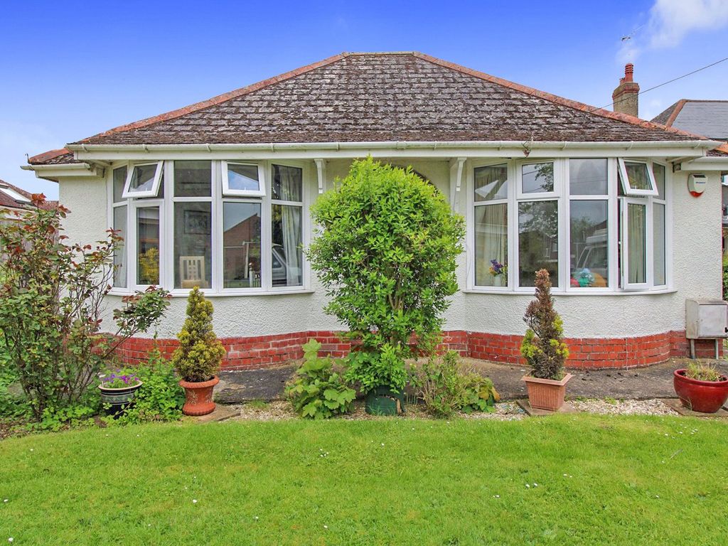 3 bed bungalow for sale in Station Road, Chiseldon, Swindon, Wiltshire