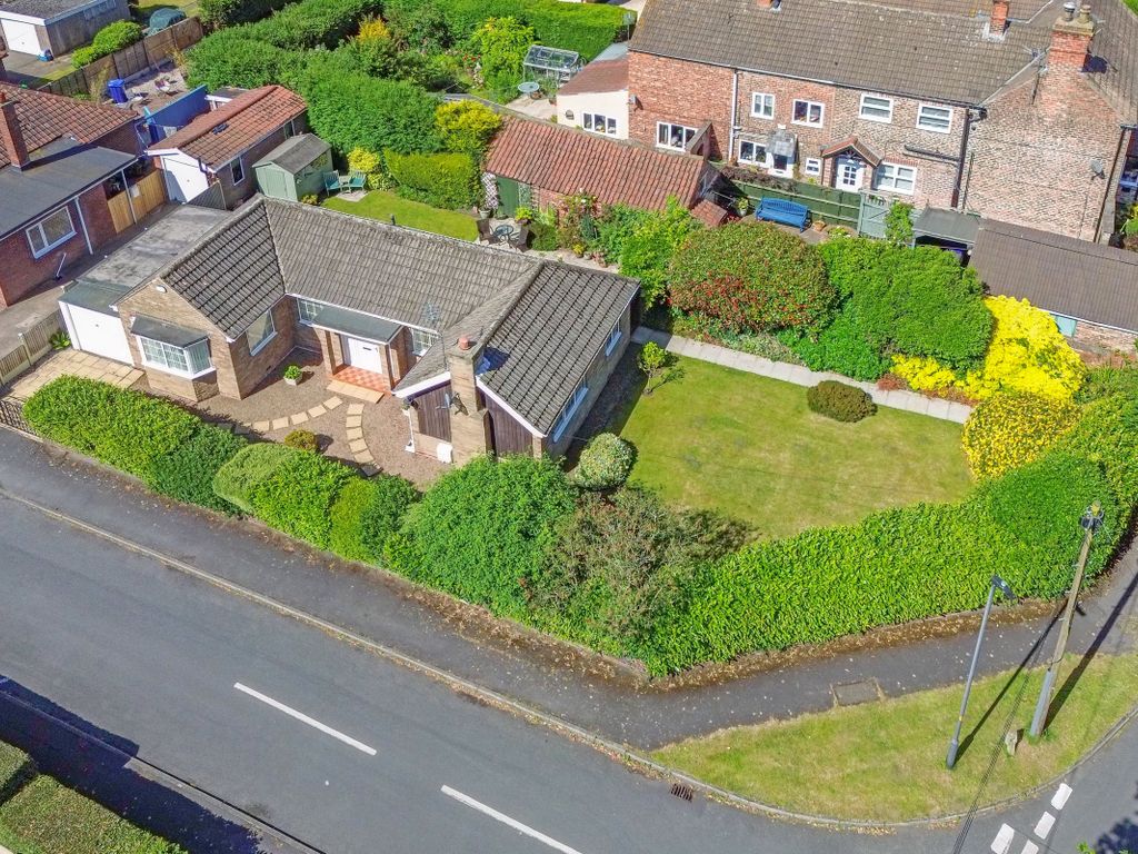 3 bed detached bungalow for sale in Stephens Walk, Brayton YO8, £