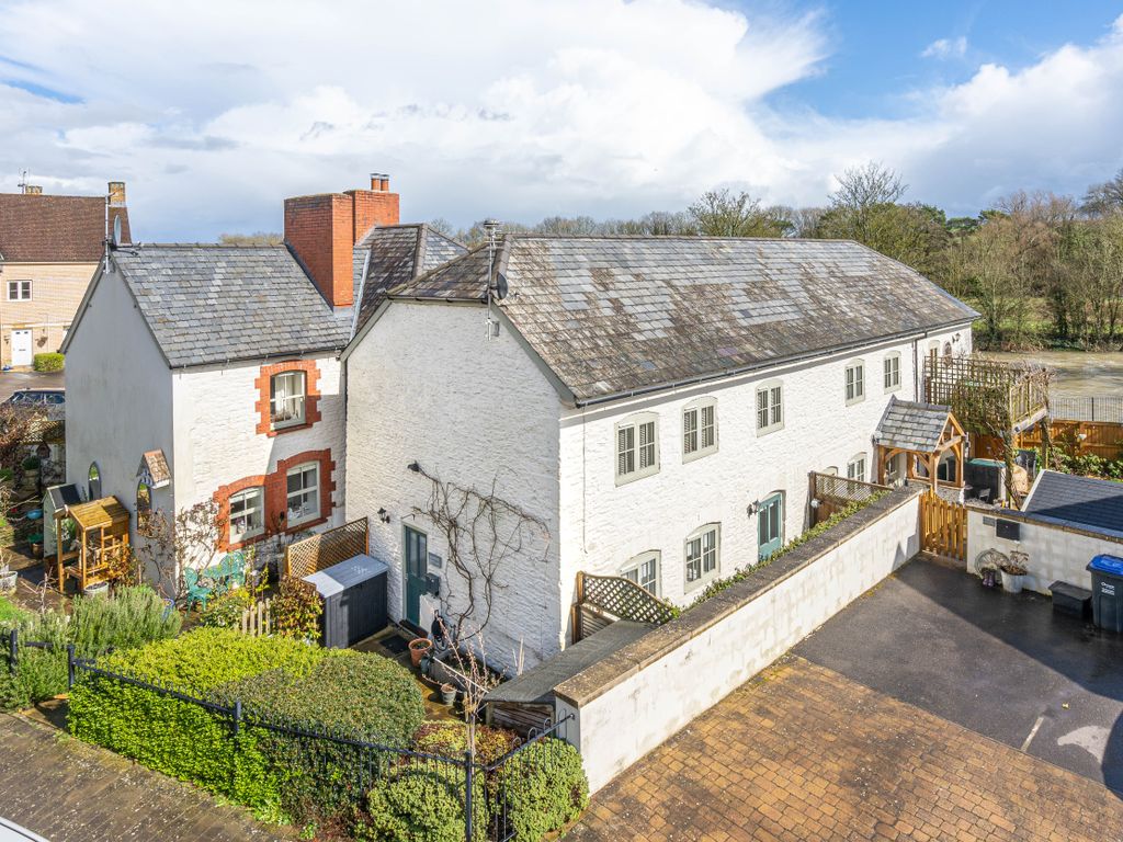 2 bed cottage for sale in Sir Bernard Lovell Road, Malmesbury SN16 Zoopla