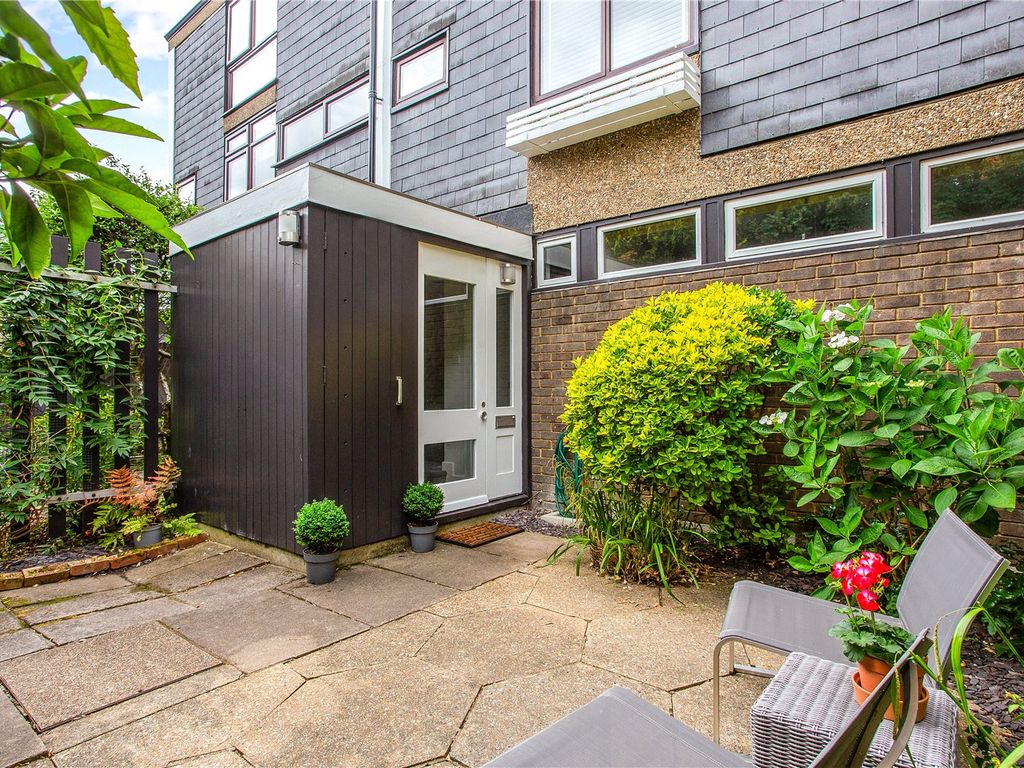 3 bed terraced house for sale in Edinburgh Gardens, Windsor, Berkshire