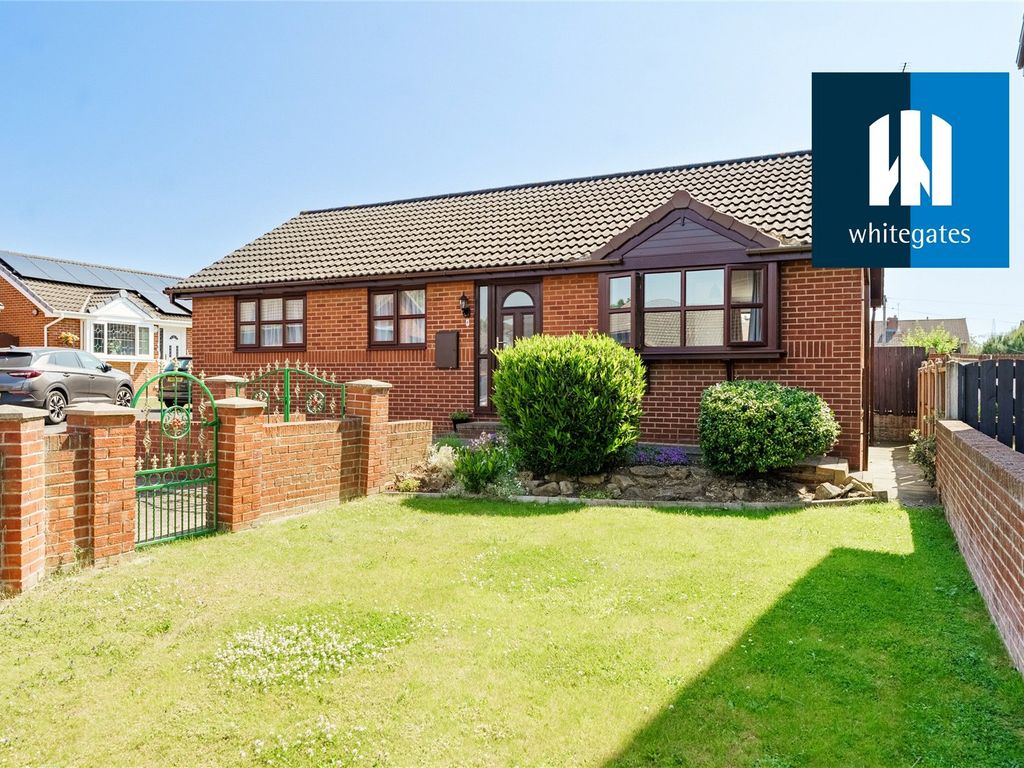 3 bed bungalow for sale in Victoria Court, Upton, Pontefract, West Yorkshire WF9, £250,000 Zoopla