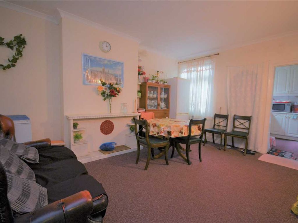 3 bed flat for sale in Ripple Road, Barking IG11, £270,000 Zoopla