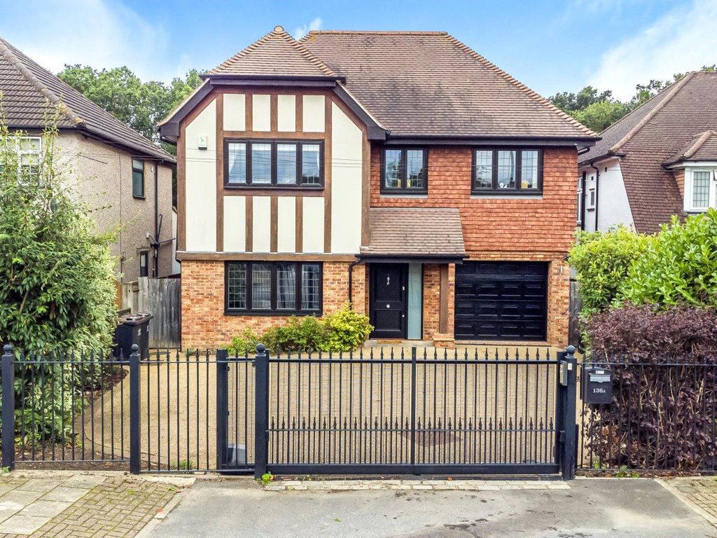6 bed detached house for sale in Hayes Chase, West Wickham BR4, £