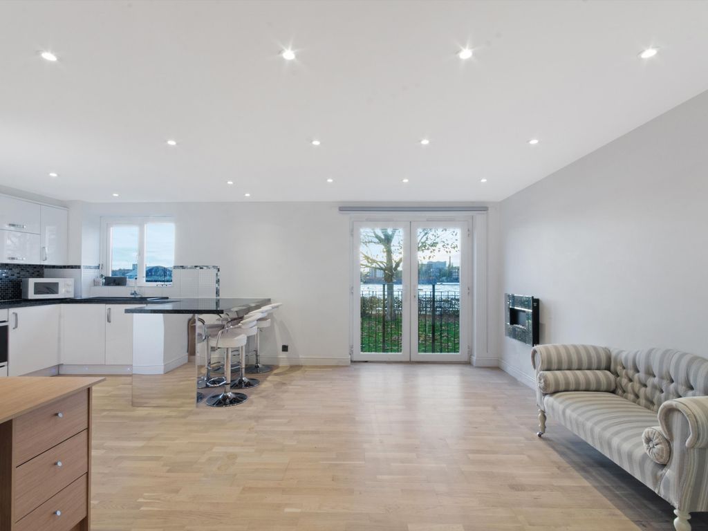 Ferguson Close, Nr Canary Wharf, London E14