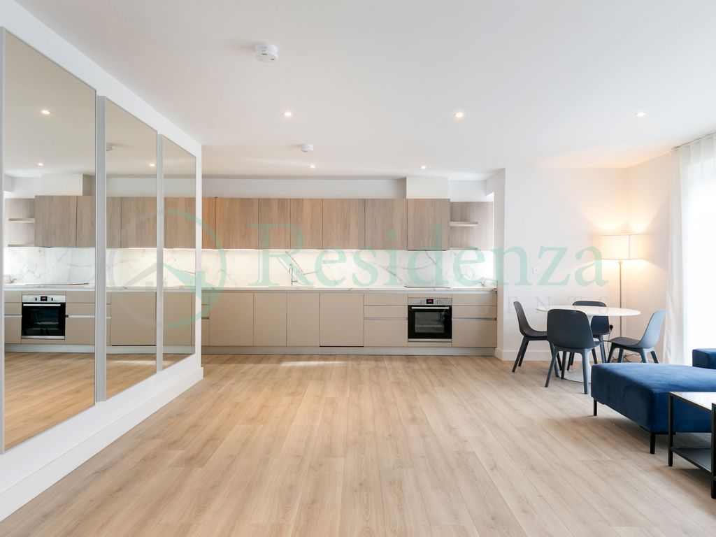 2 bed flat to rent in Dog Kennel Hill, London SE22, £2,800 pcm Zoopla