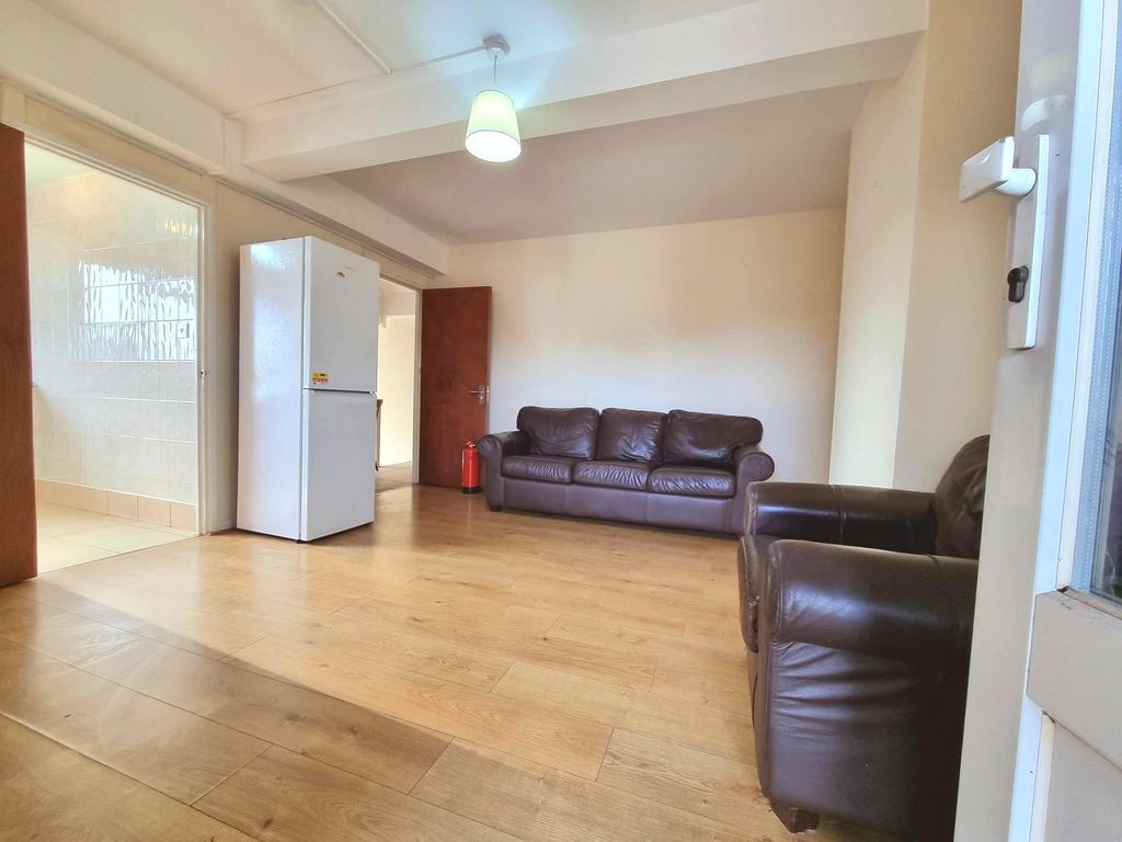 Room to rent in St. Helier Avenue, Morden SM4, £650 pcm Zoopla