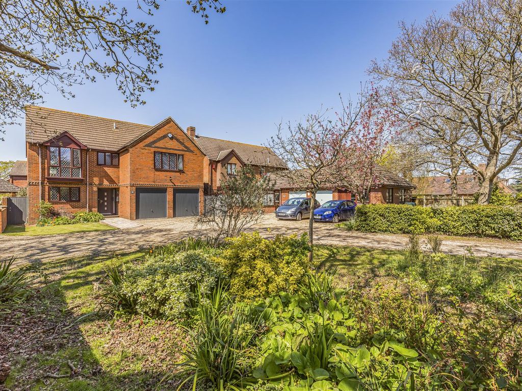 4 bed detached house for sale in Sinah Lane, Hayling Island PO11 Zoopla