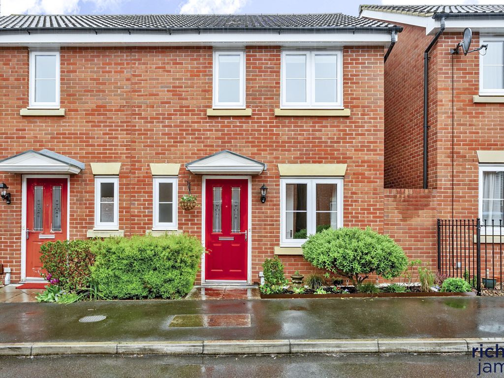 3 bed semidetached house for sale in Walkinshaw Road, Moredon, Swindon