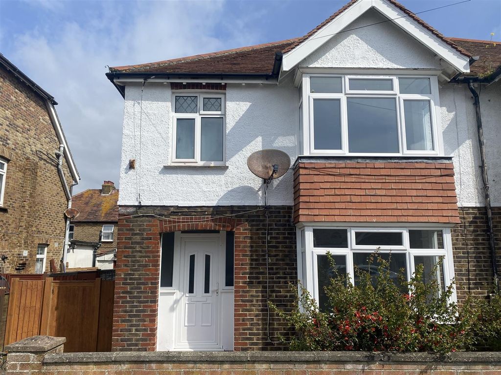 3 bed semidetached house to rent in Cavendish Road, Bognor Regis PO21, £1,400 pcm Zoopla