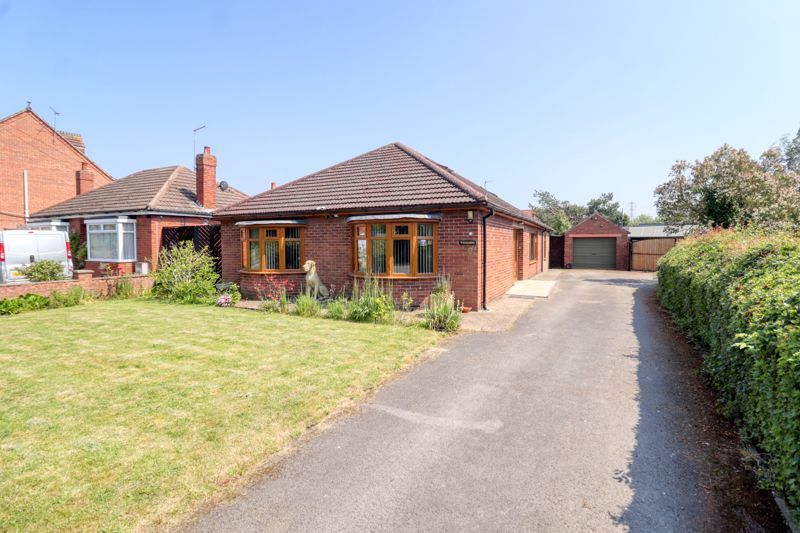 4 bed detached bungalow for sale in Godnow Road, Crowle, Scunthorpe