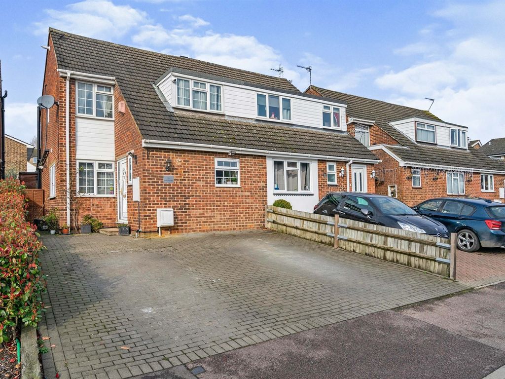 3 bed semi-detached house for sale in Buryholme, Broxbourne EN10 - Zoopla